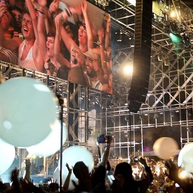 PageImage-498094-2522747-la0417coachella05.jpg