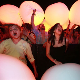 PageImage-498094-2522781-03_crowd_glowballspghorizontalWWW.png